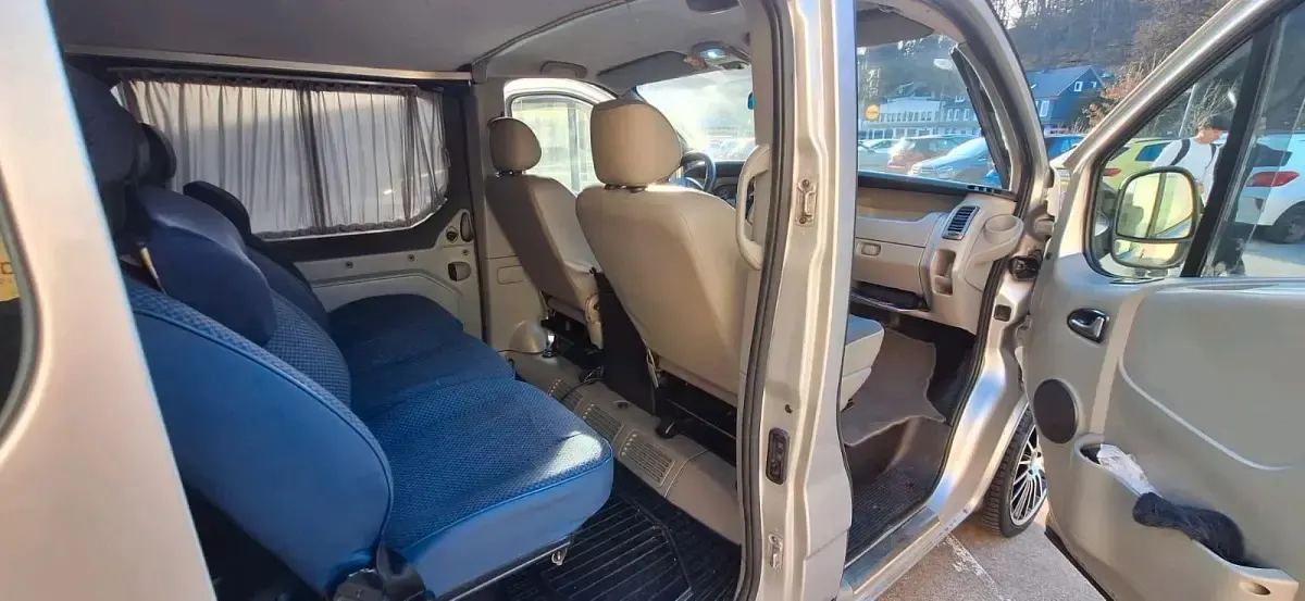 Gebraucht Opel Vivaro 146 PS (107 kW) 2007 Silber Van / Kleinbus