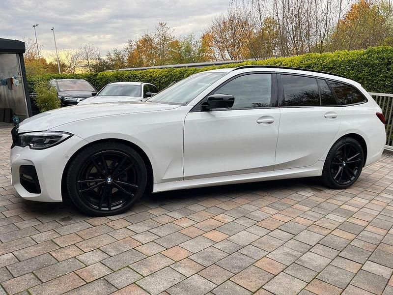 Gebraucht BMW 320 M Sport 190 PS (139 kW) 2021 Alpinweiss Kombi