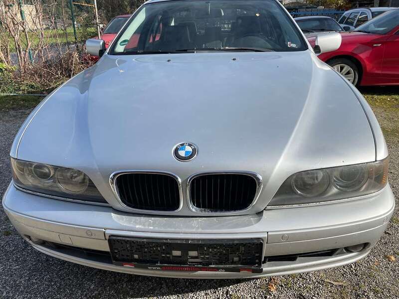 Silber Gebraucht 2001 BMW 525 Limousine | 2.150 € - Bild 1/4