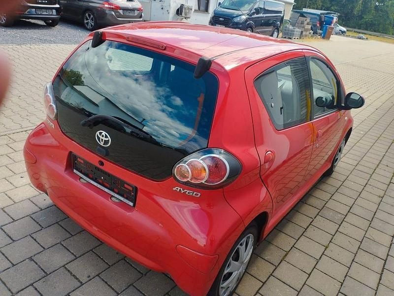 Gebraucht Toyota Aygo 50 PS (36 kW) 2009 Rot Kleinwagen
