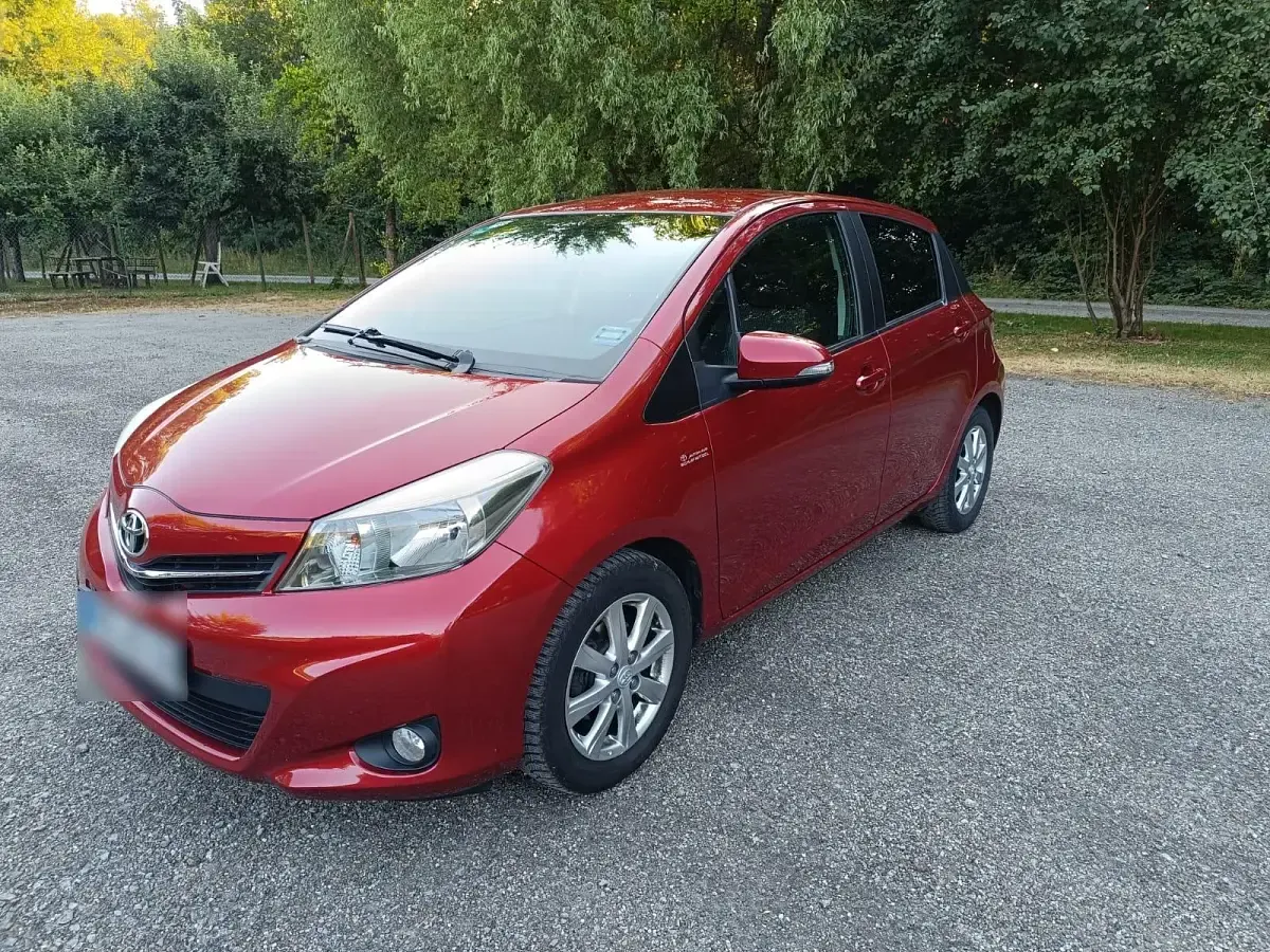 Gebraucht Toyota Yaris Edition 99 PS (72 kW) 2014 Rot Kleinwagen