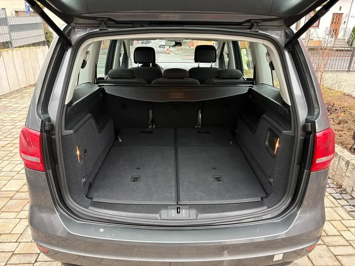 Gebraucht VW Sharan 140 PS (102 kW) 2013 Grau Van / Kleinbus