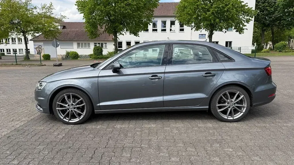 Gebraucht Audi A3 Comfort 110 PS (80 kW) 2016 Grau Limousine