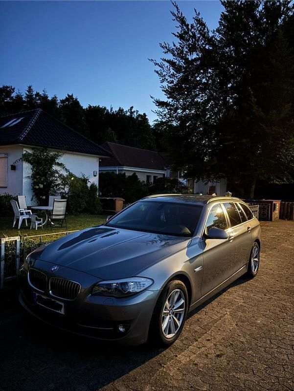 Grau Gebraucht 2011 BMW 520 Kombi | 8.500 € (Fairer Preis) - Bild 1/4