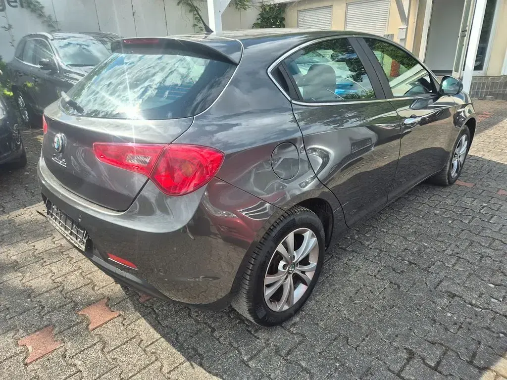 Gebraucht Alfa Romeo Giulietta Turismo 170 PS (125 kW) 2013 Grau Kleinwagen