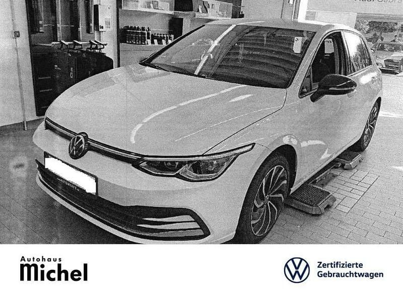 Weiß Gebraucht 2022 VW Golf VIII Active Limousine | 19.730 € (Superpreis) - Bild 1/3