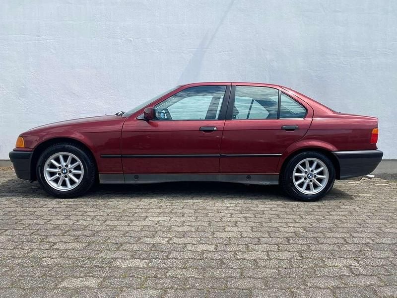 Rot Gebraucht 1993 BMW 316 Limousine | 4.990 € - Bild 1/4