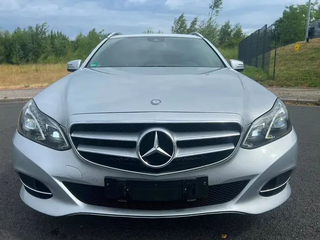 Gebraucht Mercedes E200 Avantgarde 184 PS (135 kW) 2013 Silber Limousine
