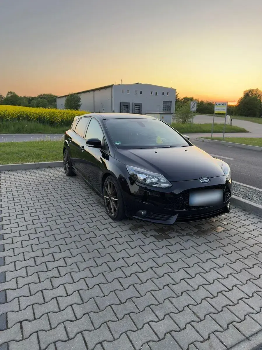 Używany Ford Focus ST 250 KM (183 kW) 2014 Czarny Sedan/Limuzyna