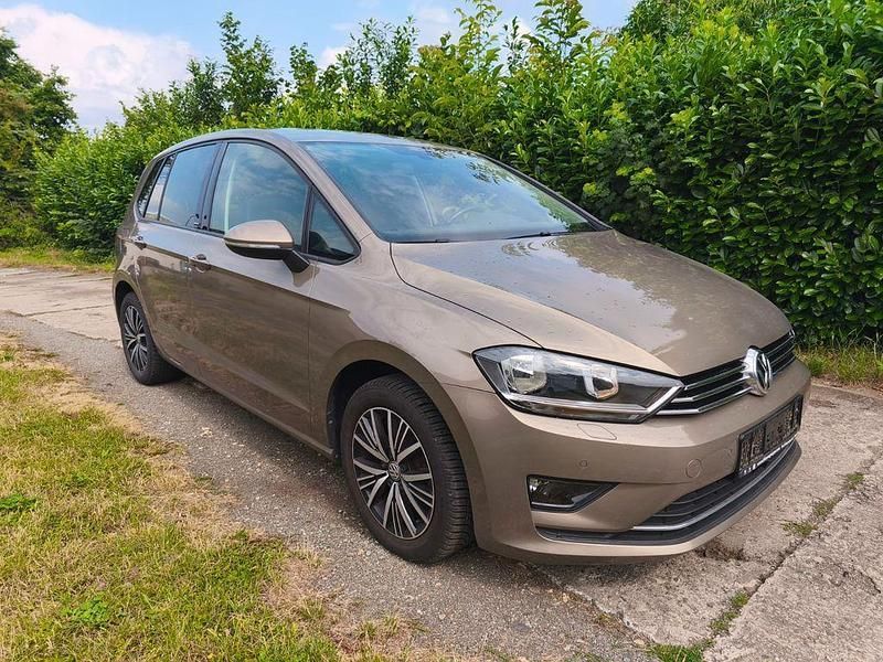Gold Gebraucht 2016 VW Golf Sportsvan Allstar Van / Kleinbus | 9.999 € (Superpreis) - Bild 1/4