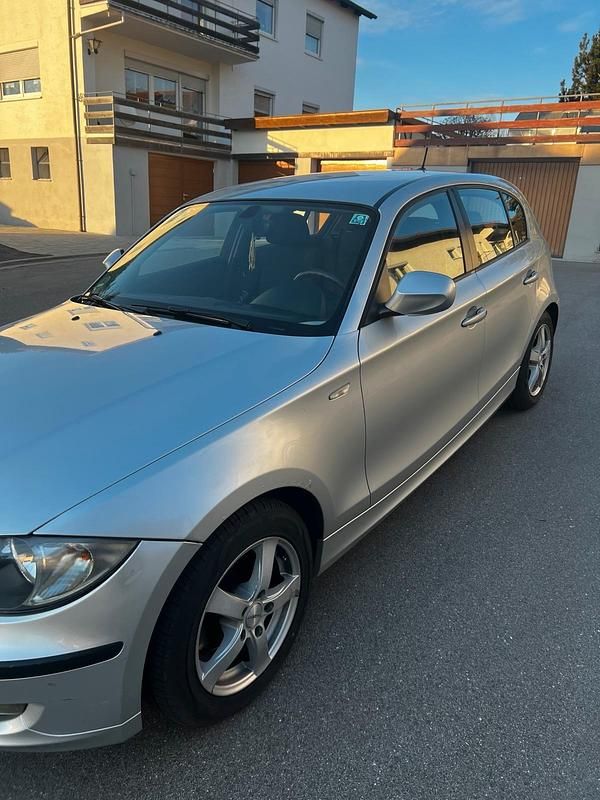 Gebraucht BMW 118 143 PS (105 kW) 2010 Grau Kleinwagen