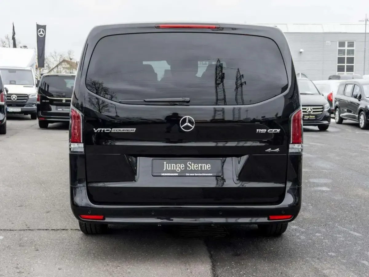 Second-hand Mercedes Vito 190 CP (139 kW) 2025 Negru Van