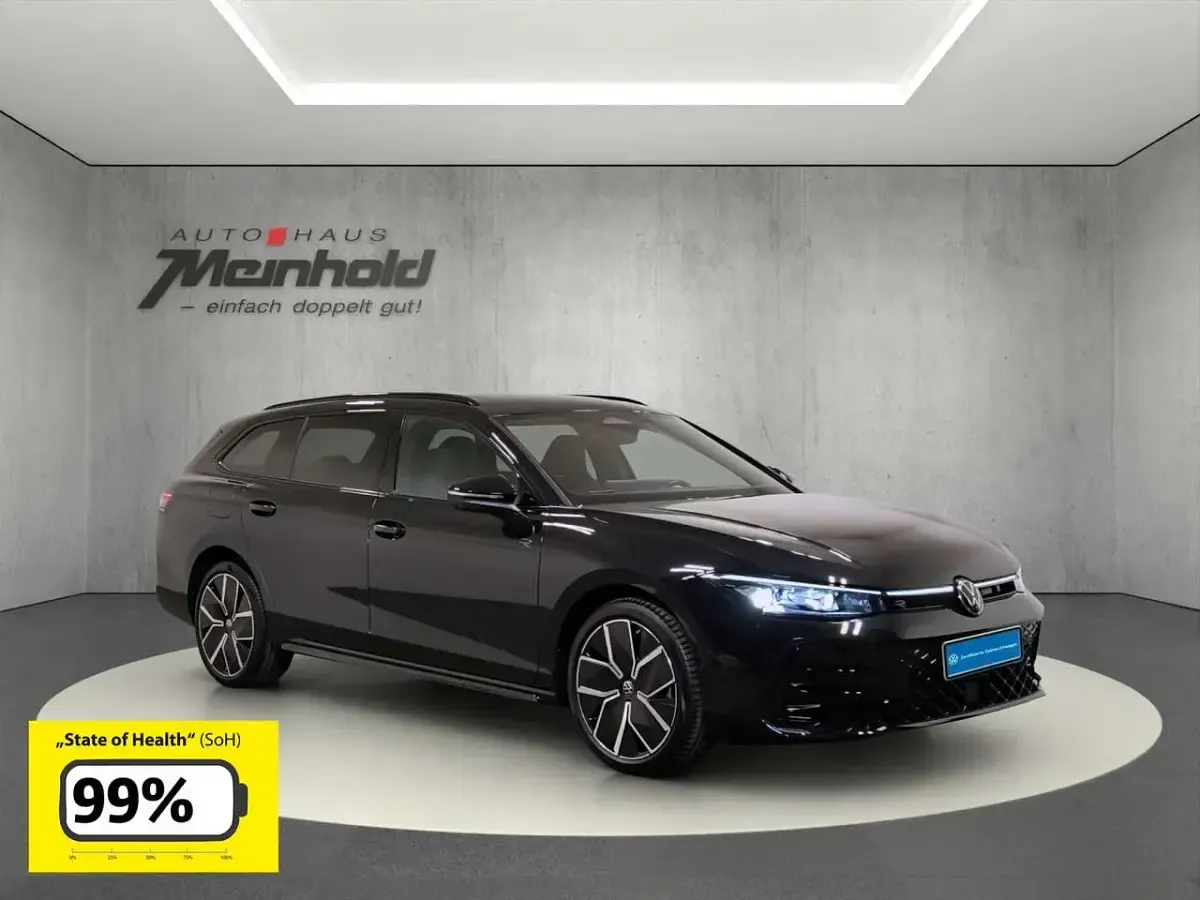 Gebraucht VW Passat R-line 177 PS (130 kW) 2025 Grenadillschwarz metallic Kombi