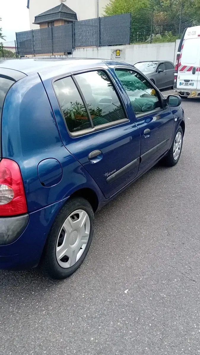 Używany Renault Clio II 2003 Niebieski Sedan/Limuzyna
