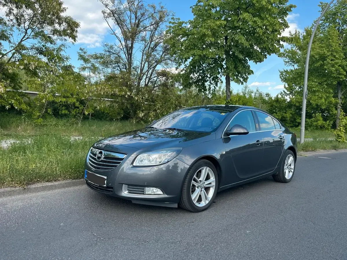 Gebraucht Opel Insignia 160 PS (117 kW) 2012 Grau Limousine