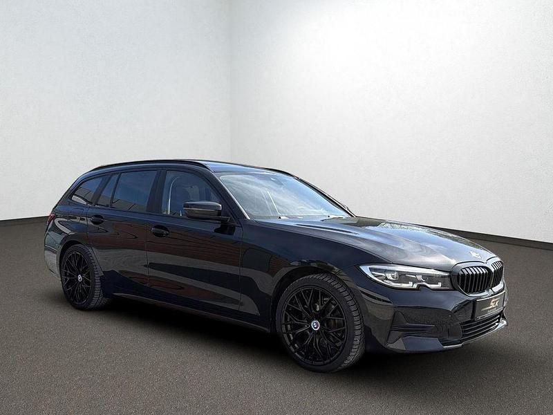 Gebraucht BMW 318 Advantage 150 PS (110 kW) 2022 Schwarz Limousine