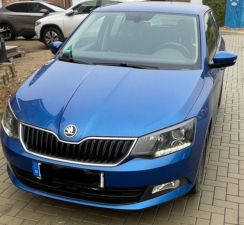 Blau Gebraucht 2015 Skoda Fabia Style Kleinwagen | 9.000 € (Fairer Preis) - Bild 1/4