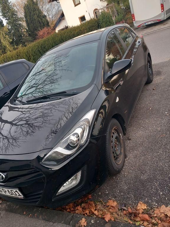 Schwarz Gebraucht 2012 Hyundai i30 Intro Edition Limousine | 6.200 € (Fairer Preis) - Bild 1/3