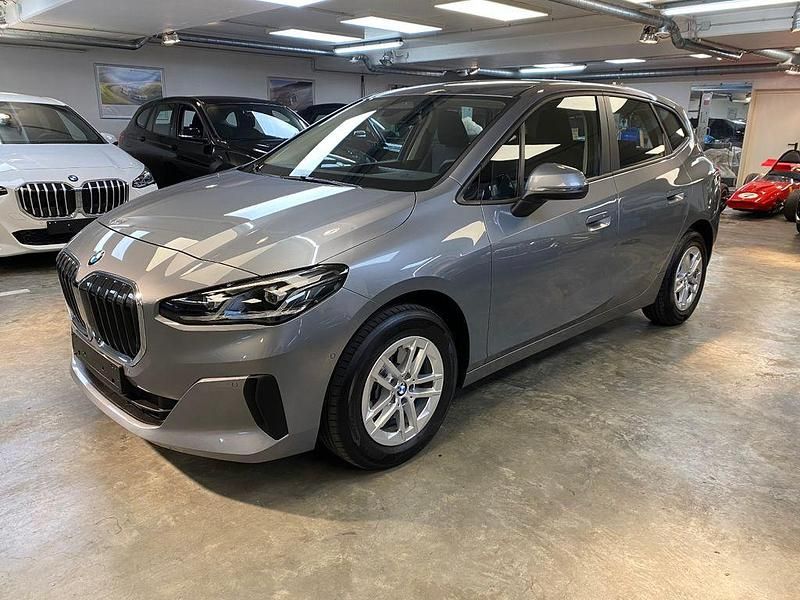 Grau Gebraucht 2023 BMW 218 Active Tourer Luxury Line Van / Kleinbus | 27.650 € (Superpreis) - Bild 1/4