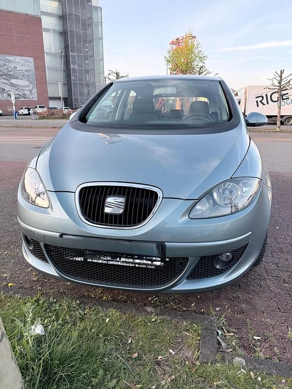 Occasion Seat Altea 102 ch (75 kW) 2004 Bleue Monospace
