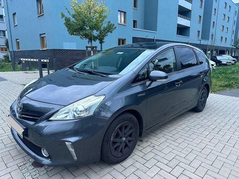 Grau Gebraucht 2013 Toyota Prius+ Life Van / Kleinbus | 13.800 € (Fairer Preis) - Bild 1/4