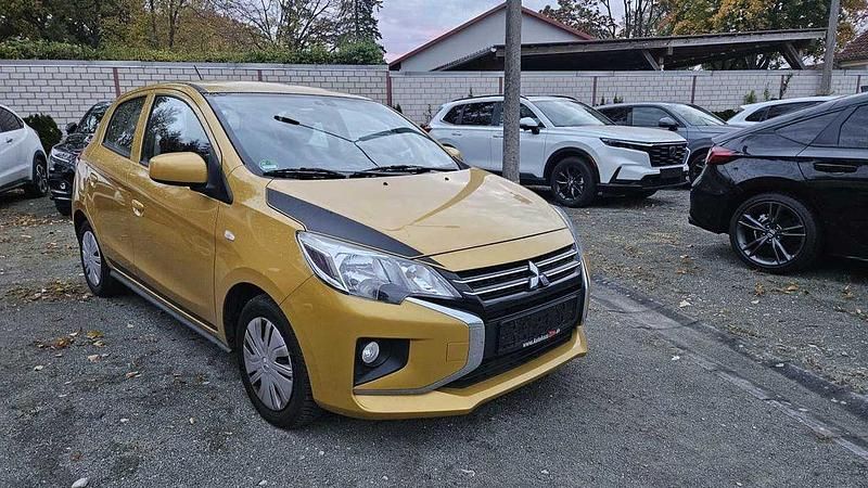 Gelb Gebraucht 2023 Mitsubishi Space Star Select Limousine | 12.490 € (Etwas zu teuer) - Bild 1/3