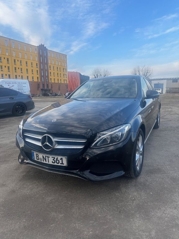 Schwarz Gebraucht 2018 Mercedes C180 Avantgarde Limousine | 16.500 € (Superpreis) - Bild 1/4
