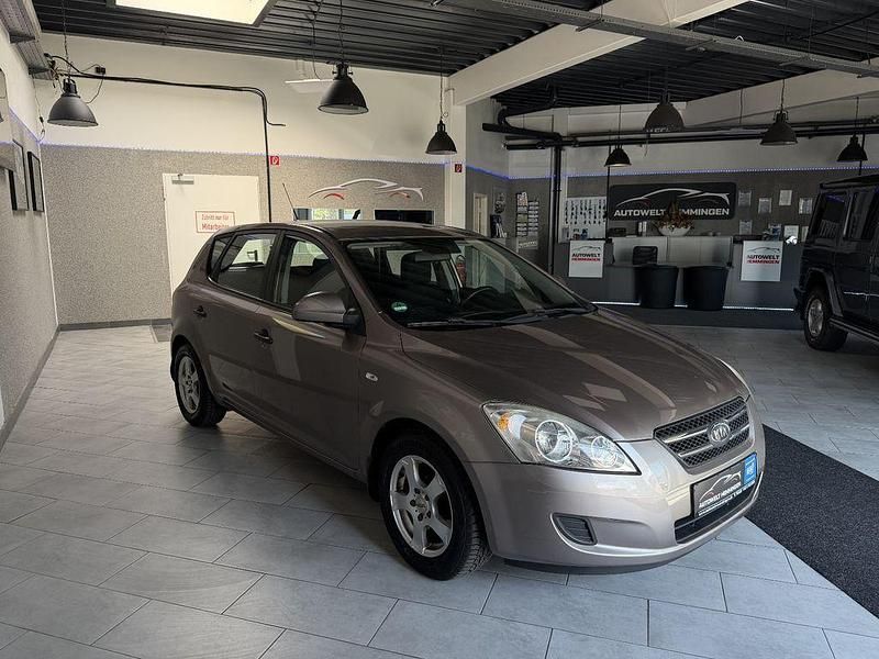 Second-hand Kia Ceed Basis 109 CP (80 kW) 2009 Bej Hatchback