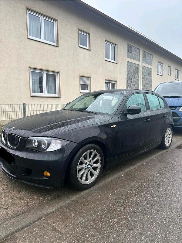 Gebraucht BMW 118 143 PS (105 kW) 2011 Schwarz Kleinwagen