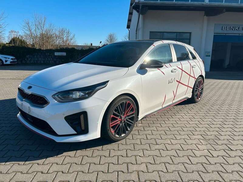 Weiß Gebraucht 2019 Kia Ceed GT Limousine | 16.490 € (Fairer Preis) - Bild 1/4