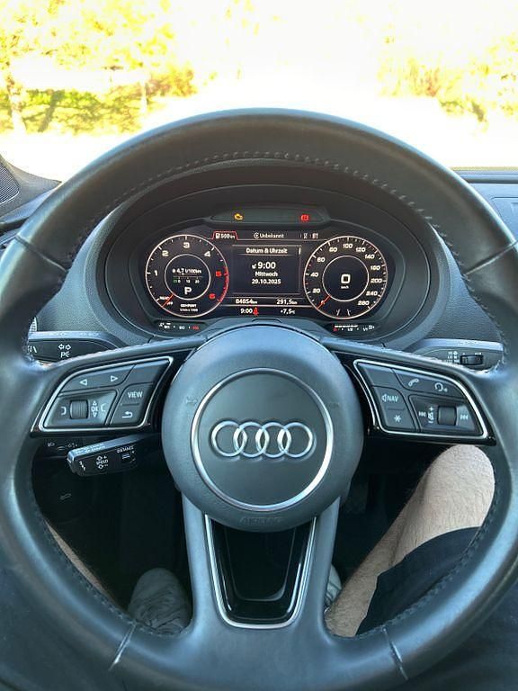Grau Gebraucht 2019 Audi A3 Sport Limousine | 21.000 € (Fairer Preis) - Bild 1/4