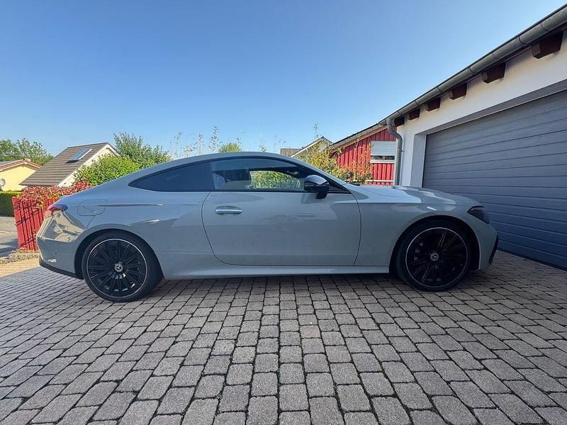 Grau Gebraucht 2024 Mercedes CLE450 AMG Coupé | 62.990 € (Superpreis) - Bild 1/4