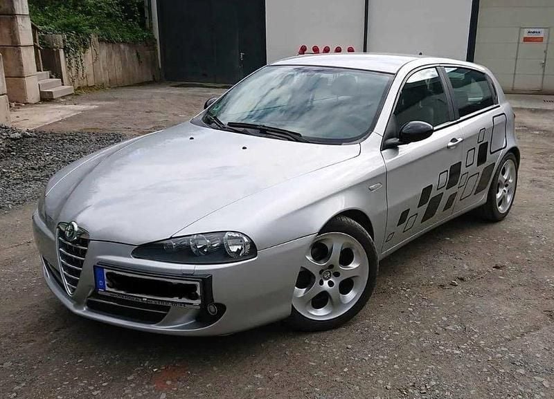 Silber Gebraucht 2007 Alfa Romeo 147 Distinctive Kleinwagen | 2.490 € (Fairer Preis) - Bild 1/1