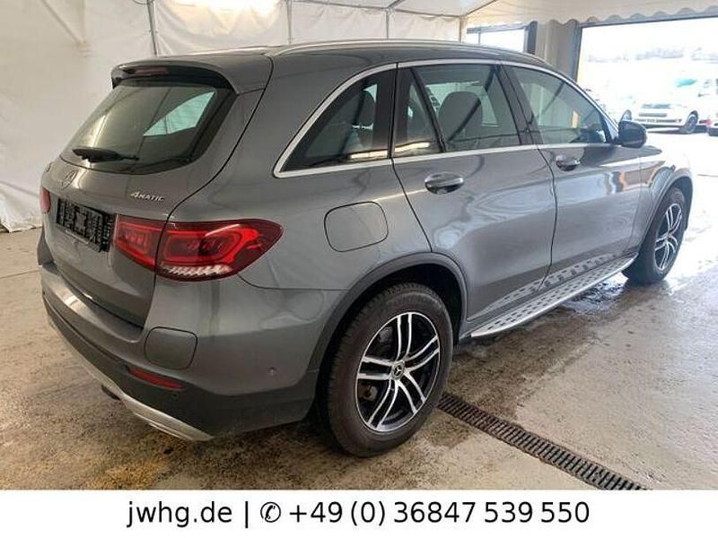 Gebraucht Mercedes GLC300e 320 PS (235 kW) 2021 Grau SUV