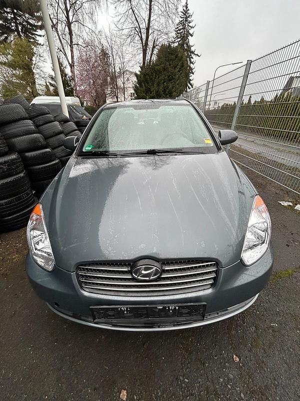 Gebraucht Hyundai Accent 110 PS (80 kW) 2010 Grau Limousine