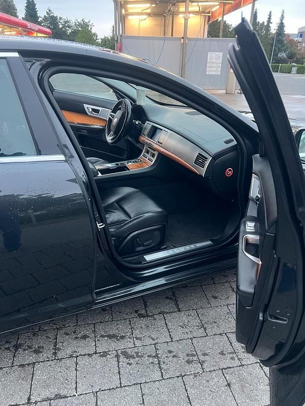 Gebraucht Jaguar XF 190 PS (139 kW) 2012 Grau Limousine