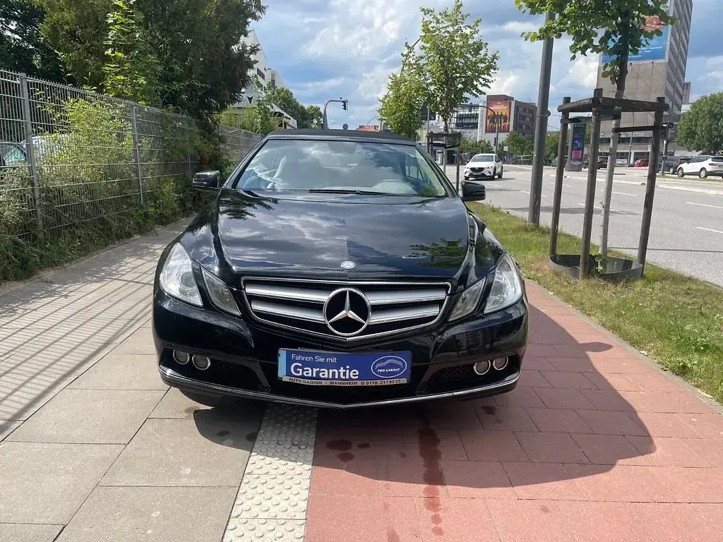 Gebraucht Mercedes E200 184 PS (135 kW) 2010 Schwarz Cabrio