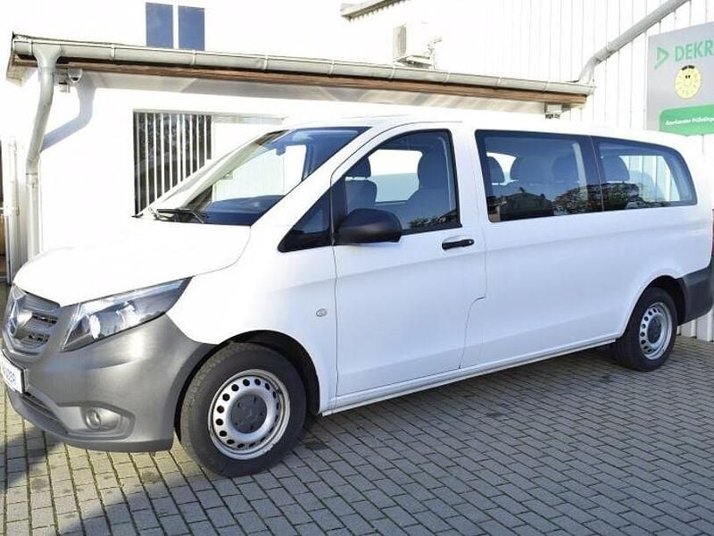 Weiß Gebraucht 2019 Mercedes Vito Van / Kleinbus | 23.850 € (Guter Preis) - Bild 1/4