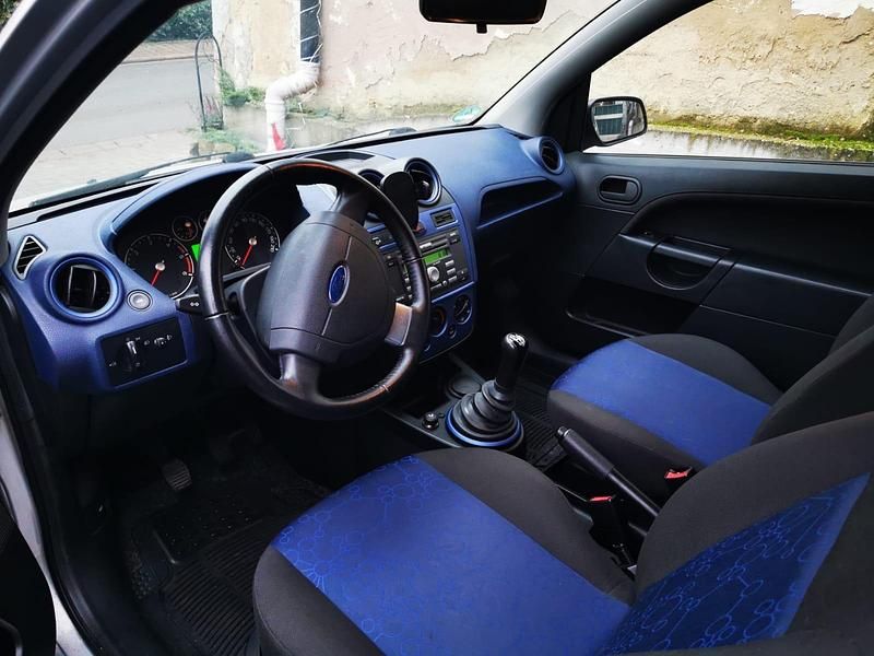 Gebraucht Ford Fiesta Style 67 PS (49 kW) 2007 Silber Kleinwagen