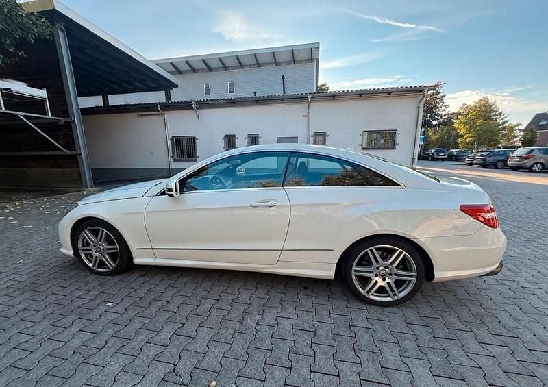 Gebraucht Mercedes E350 AMG 292 PS (214 kW) 2010 Weiß Coupé