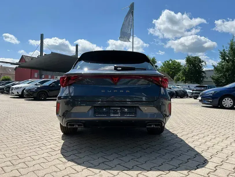 Neu Cupra Leon 150 PS (110 kW) 2025 Magnetic tech grau metallic Kombi