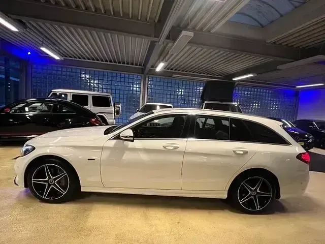Gebraucht Mercedes C350e AMG line 211 PS (155 kW) 2018 Weiß Kombi