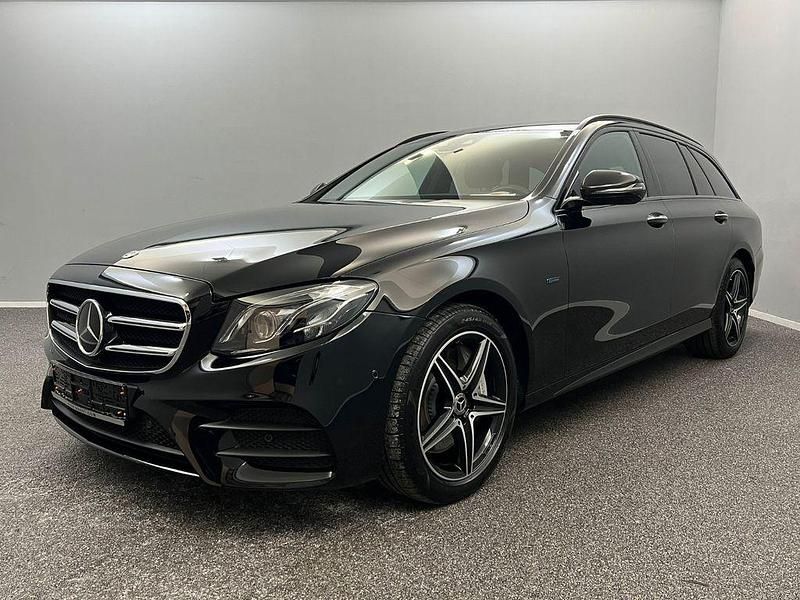 Schwarz Gebraucht 2020 Mercedes E300 AMG line Limousine | 30.799 € (Superpreis) - Bild 1/4