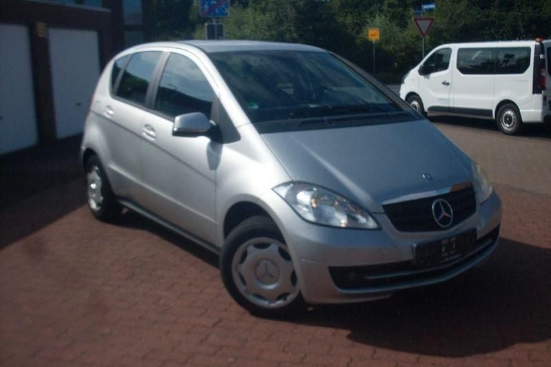 Silber Gebraucht 2008 Mercedes A150 Limousine | 1.990 € (Superpreis) - Bild 1/4