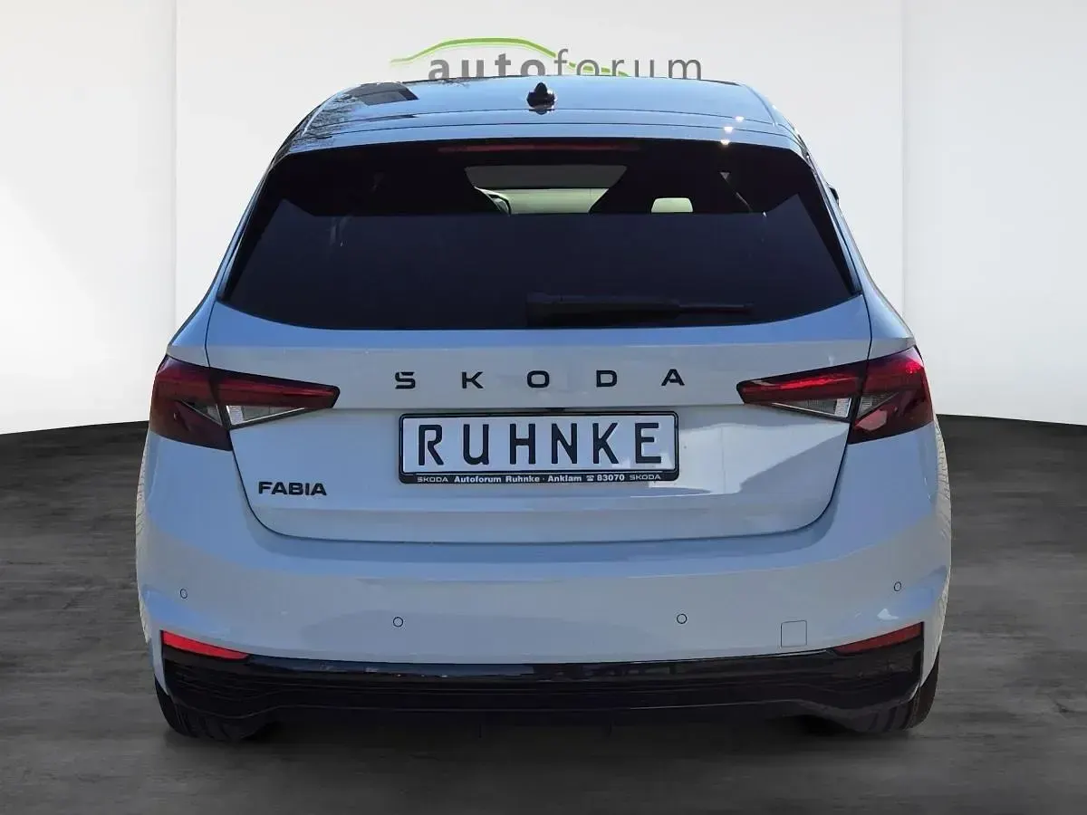 Neu Skoda Fabia Monte Carlo 116 PS (85 kW) 2026 Moonweiss metallic Kleinwagen