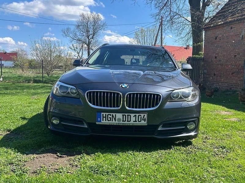 Grau Gebraucht 2016 BMW 520 Kombi | 10.000 € (Guter Preis) - Bild 1/4
