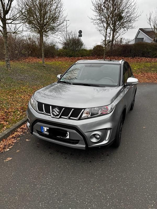 Gebraucht Suzuki Vitara 140 PS (102 kW) 2017 Grau SUV