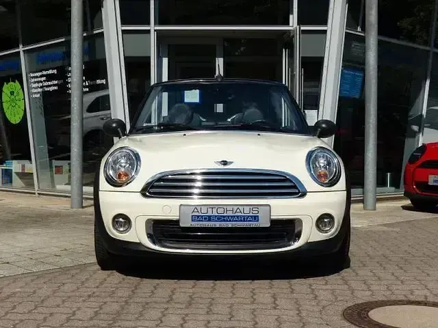 Gebraucht Mini One Cabriolet Chili 98 PS (72 kW) 2015 Pepper white Cabrio