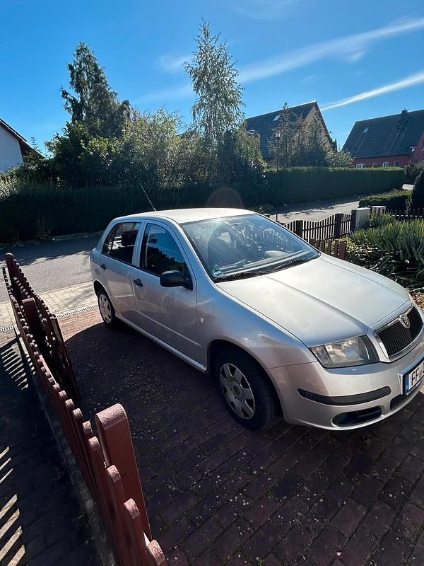 Silber Gebraucht 2005 Skoda Fabia Kleinwagen | 2.000 € (Fairer Preis) - Bild 1/3