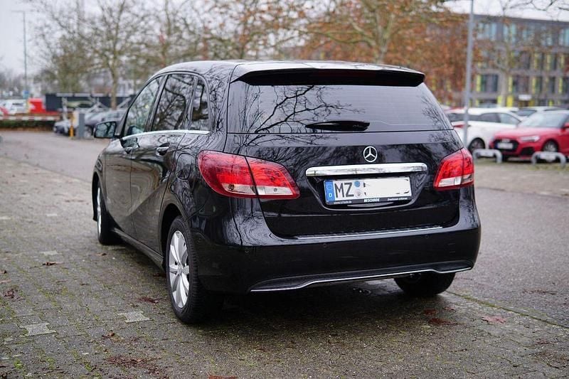 Gebraucht Mercedes B180 122 PS (89 kW) 2017 Schwarz Van / Kleinbus